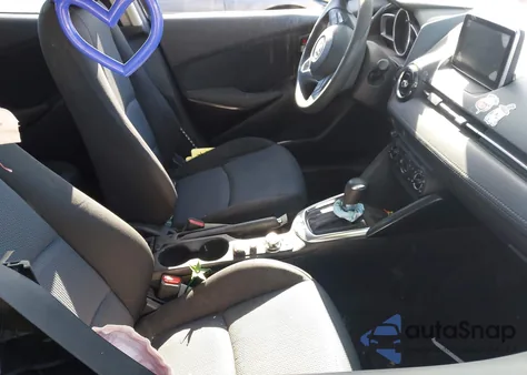 2017 Toyota Yaris Ia z USA, uszkodzony, nr VIN 3MYDLBYV9HY176486